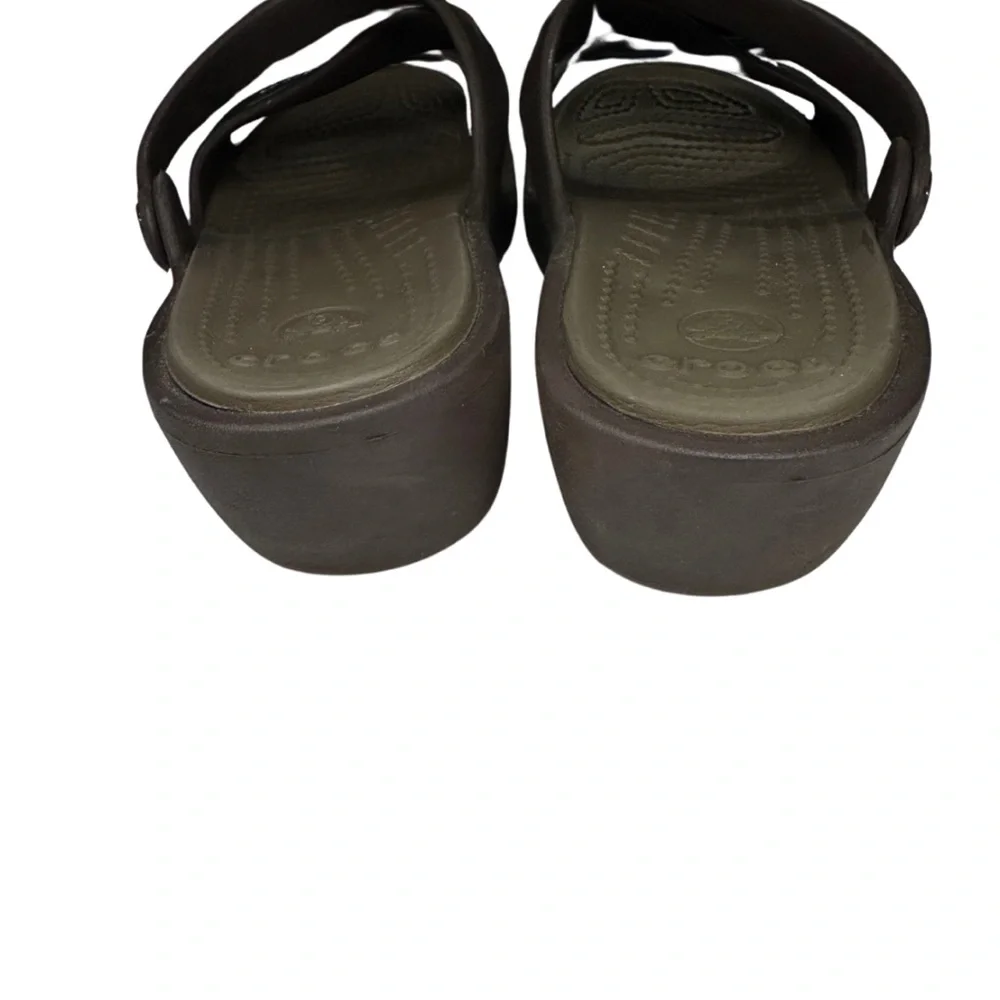 CROCS Brown Comfort Sandals Slip-On Design strappy 8 summer vacation beach